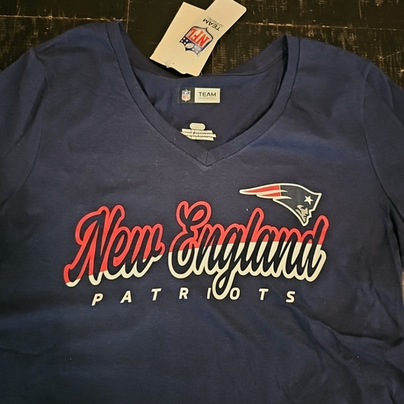 NFL New England Patriots Short Sleeve V Neck T Shirt New With Tags Small and L - Picture 5 of 7